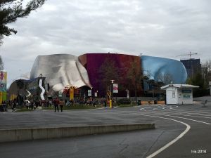 International fountain, EMP Museum et le mémorial des pompiers