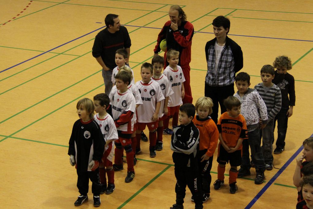 Hallenmeisterschaften der Nachwuchsgruppe Linz am 2.1.2010
St.Florian 1:1, St.Marien 0:1, Haid 0:2, St.Magdalena 0:1