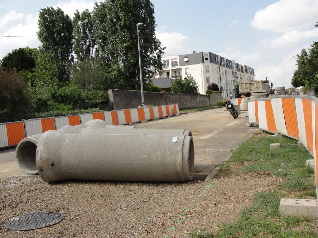 Première étape des travaux du tram, les chantiers de déviation des réseaux ont commencé en juin 2010 et se termineront en novembre 2011.
