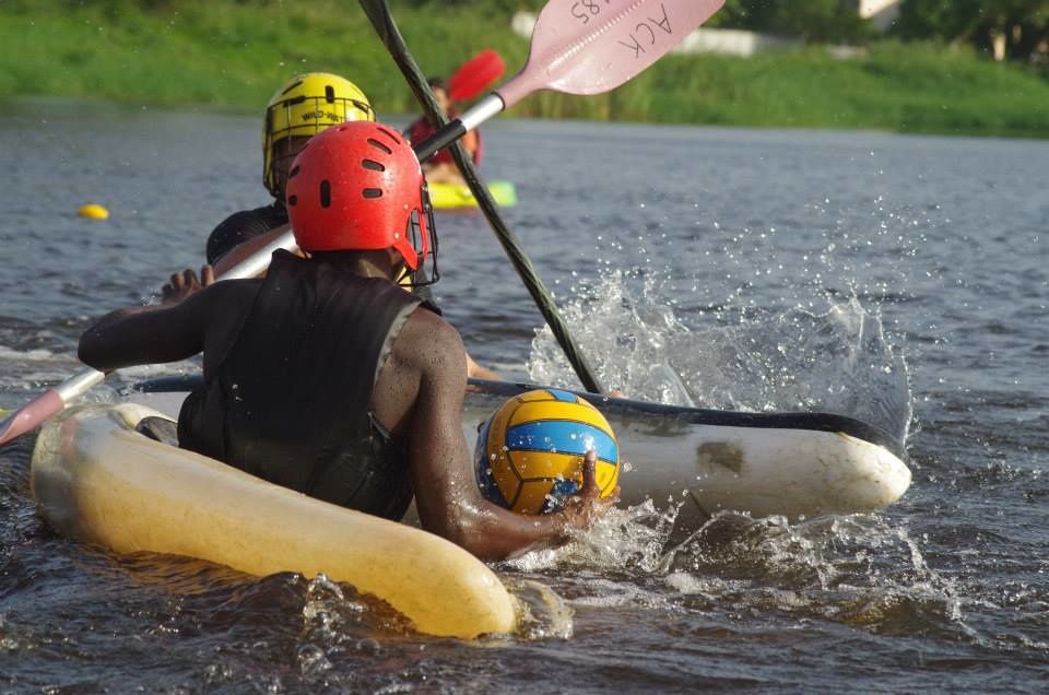 La deuxième manche du Championnat Régional de Kayak Polo, les 18 et 19 janvier 2014 à Kourou.
Photos : Alexis JEANNOT