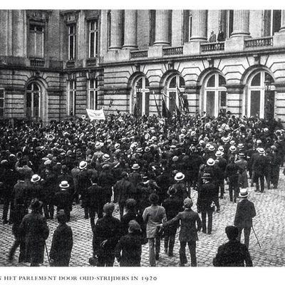 Les Anciens combattants envahissent le Parlement en 1920.
