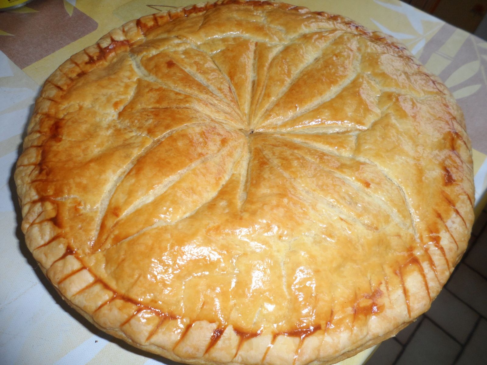 Galette des rois à la noisette et pépites de chocolat