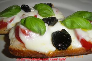 TARTINES TOMATES, MOZZARELLA, BASILIC