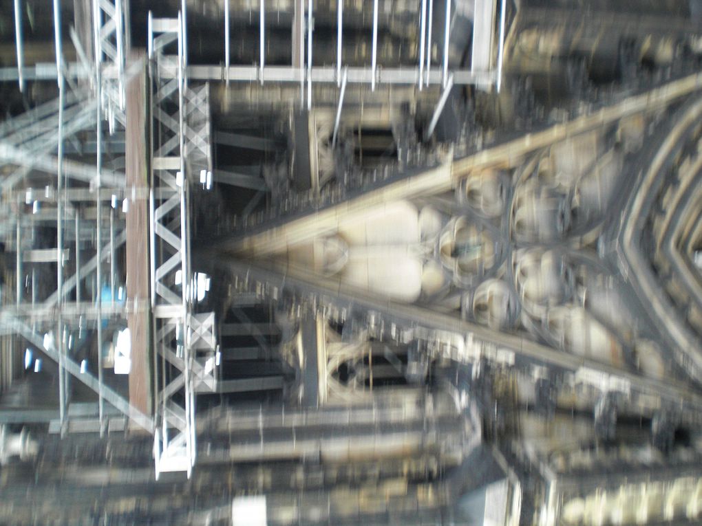 1ere visite de la cathedrale de Cologne : on se sent tout petit. (parenthese historique : c´est le seul batiment ou presque qui a ete epargne par la 2eme guerre mondiale)