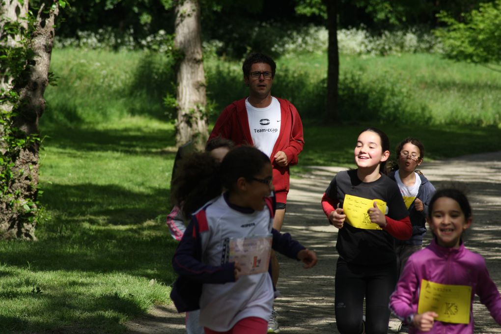 Vues du cross organisé par les parents et professionnels des écoles  Condorcet, avec l'appui du Centre socio-culturel du Tillay et de ses bénévoles, le 25 mai 2013.