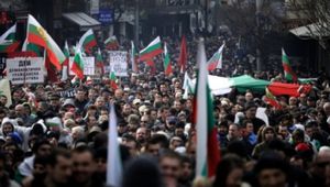 Bulgarie : après la chute du gouvernement, 100 000 manifestants contre la hausse des tarifs de l'électricité et pour la nationalisation