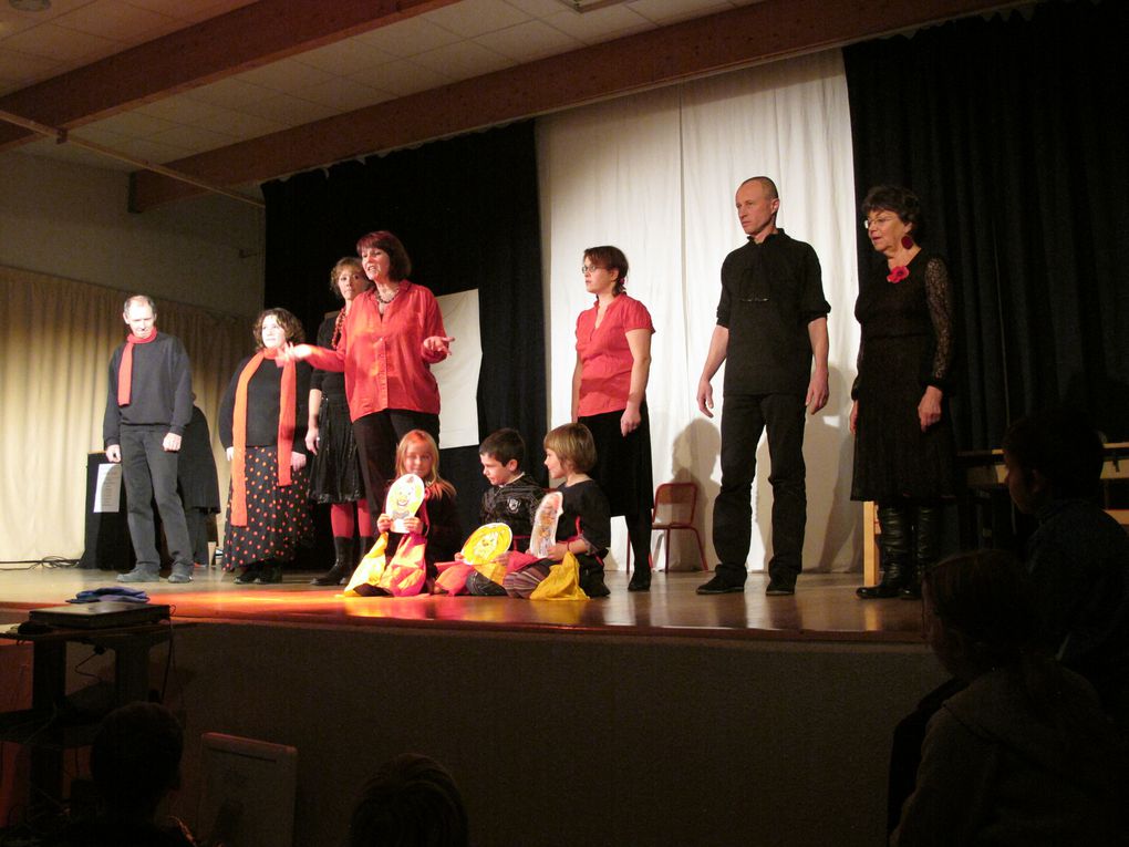 spectacle sur scène pour retraite d'Edith