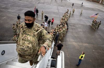 Le chef de l'OTAN affirme que l'armée américaine restera stationnée en Europe