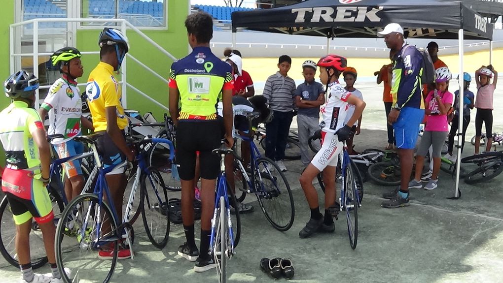 2ème Opération Ticket sports EXCELSIOR au vélodrome Gourdeliane Thème vélo de PISTE