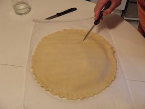 Faire des dessins sur le dessus de la galette (vous pouvez vous aider d'un verre pour le centre)