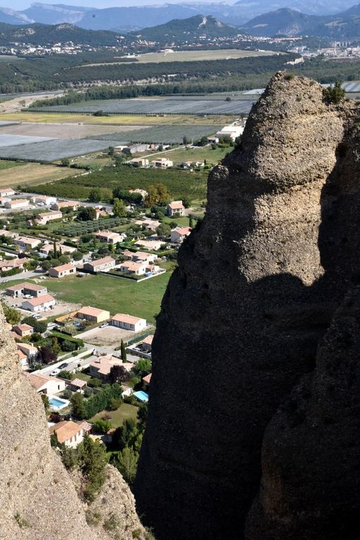 LES MOINES DES MEES ONT SUCCOMBE AUX BELLES MAURESQUES (2)