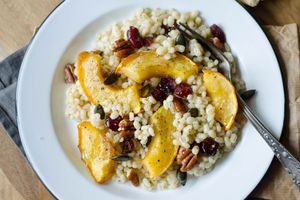 Salade d'orge perlé à la courge {d'inspiration canadienne}