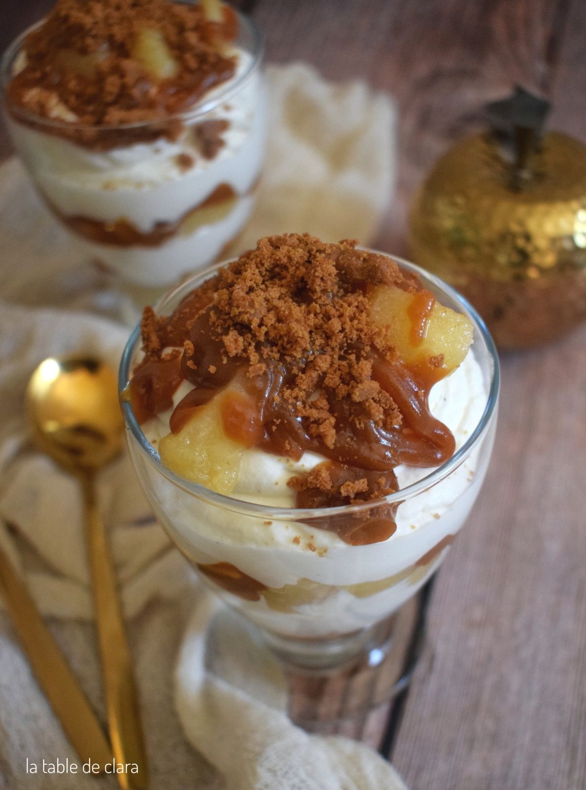 Coupe gourmande pommes, caramel beurre salé chantilly mascarpone