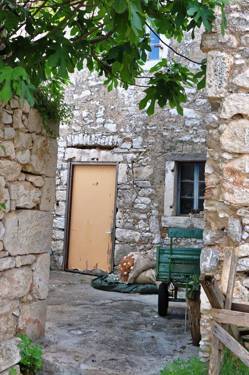 Charmant village on a pu facilement balader dans les rues avec les vélos.