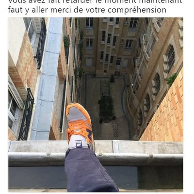 Paris : Des internautes ont sauvé ce matin un jeune homme qui annonçait son suicide sur Twitter avec une photo de lui prêt à sauter d'un toit