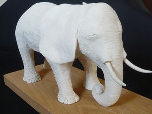 Sculpture : l'éléphant en terre cuite 