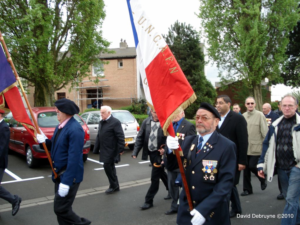 a l'occasions de la commémorations du 65éme anniversaire de l'armistice l'office de tourisme de Grande-Synthe a profiter de cette occasions pour organiser un défilé de véhicule militaire et un bivouac sur ma propositions pour célébrer le 65ém