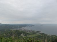 Là c'est un peu brumeux mais par delà la baie on peut voir le Mont Fuji quand il fait beau (il parrait)