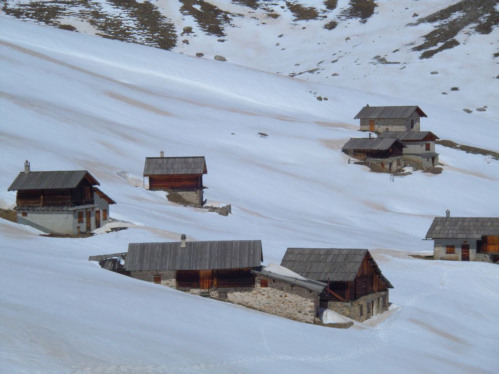 départ du parking (1966m) au dessus de Brunissard , montée à pied jusqu'au Pré Premier , puis montée à ski de fond (avec 1/2 peaux) jusqu'au Collet Haut (2207m) , puis jusqu'aux Chalets de Clapeyto (2250m) !