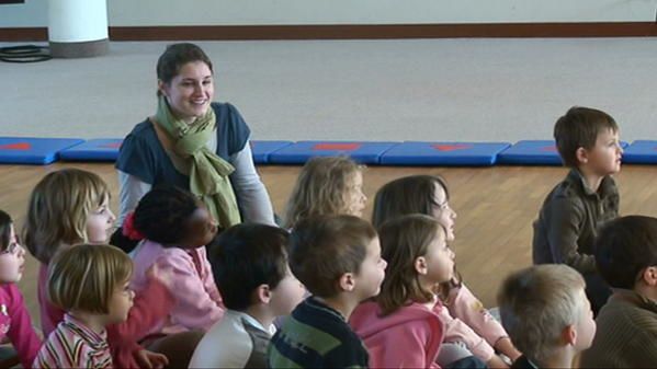 Tendres et amusants moments à partager en famille ou avec sa classe. Petits et grands participent activement aux comptines et jeux. Plaisir et rires GARANTIS !!!