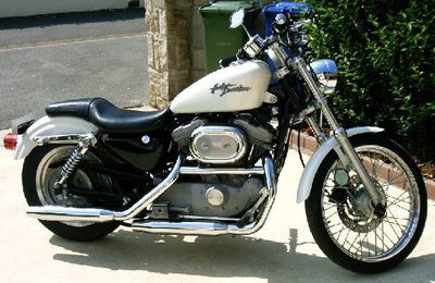 883 : Première Harley