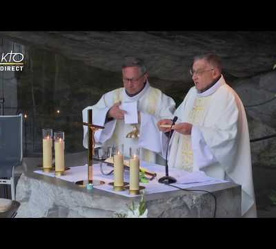 il leur reprocha leur manque de foi et la dureté de leurs cœurs parce qu’ils n’avaient pas cru ceux qui l’avaient contemplé ressuscité.