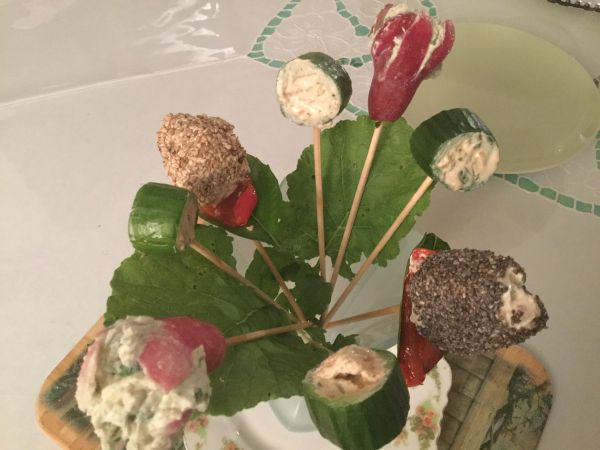 Petites crudités et fromage en sucettes pour un apéro diététique : ma participation à la battle food de Laurence 