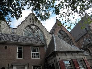 Dans l'ordre: Koninklijk Paleis / Nieuwe Kerk (dans le fond) / Monument National / Détail de la Nieuwe Kerk / Oude Kerk