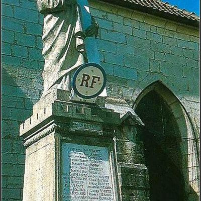 Trévillers - Doubs - Monument aux  morts