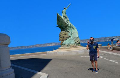 Monument aux héros et victimes de la mer, Le Pharo, Marseille - Je vous présente le bel hommage aux marins du sculpteur marseillais André Alexandre Verdilhan 🎨💦⛵🌞 - I present you the beautiful tribute to the sailors by the Marseille sculptor André Alexandre Verdilhan 🎨💦⛵🌞 #SortezCouverts #StaySafe #MasqueVraimentObligatoire #MandatoryMask 😷 (01/08/2020, actualisé le 03/08/2020)