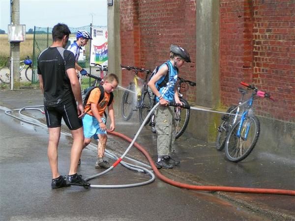 <strong><em>superbe&nbsp;matin&eacute;e pour la rando des pompiers le 8 juillet 2007 o&ugrave; 225 participants se sont lanc&eacute;s sur les differents circuits que les sapeurs pompiers leurs avaient concoct&eacute;</em></strong>