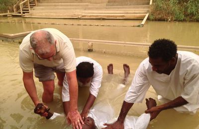 On Baptise dans le Jourdain!