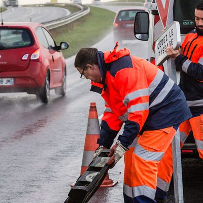 #GiletsJaunes - Les agents des routes du Département du Calvados interviennent pour la sécurité de tous les usagers