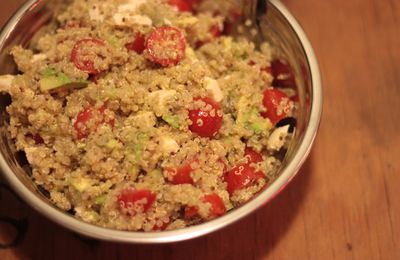 Salade quinoa, tomates, avocat et feta