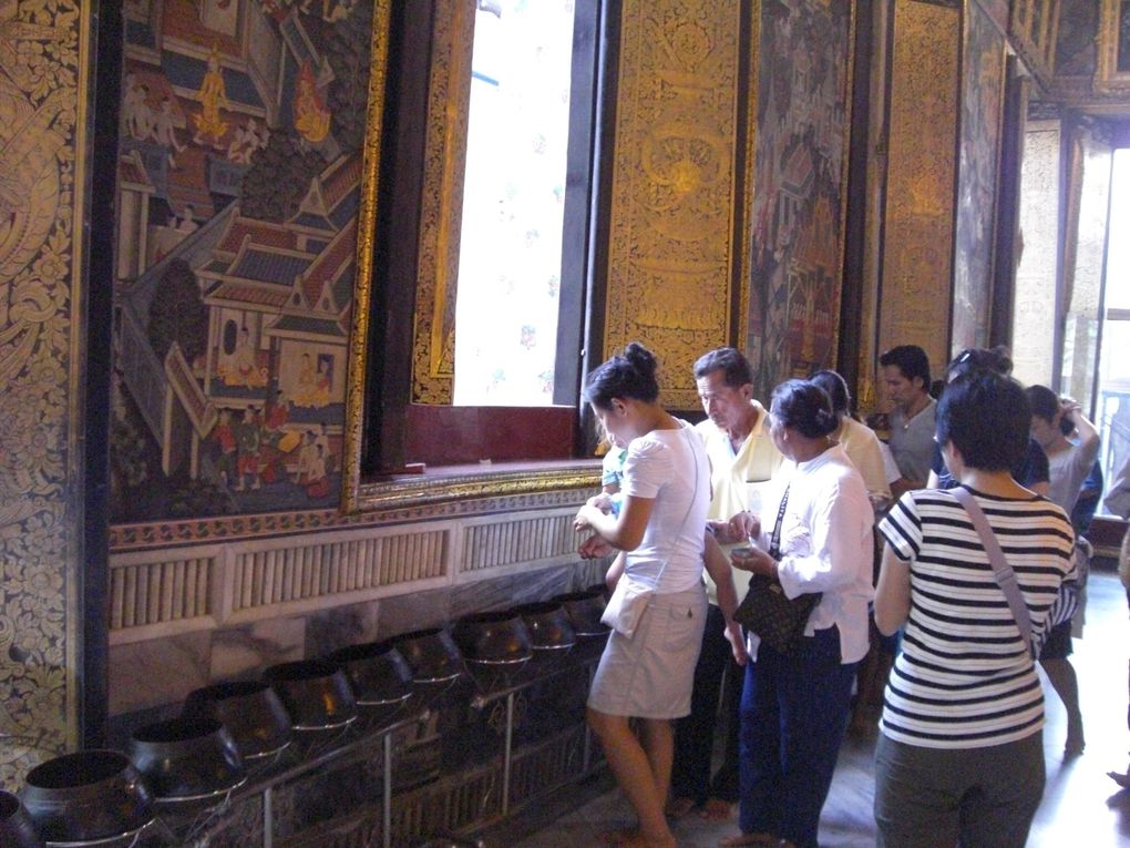 Photos du Temple de Wat Pho qui héberge la plus grande représentation de Bouddha qui en plus est couché.