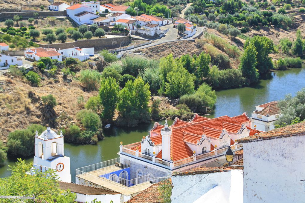 admirable villages à l'est et côte formidable à l'ouest