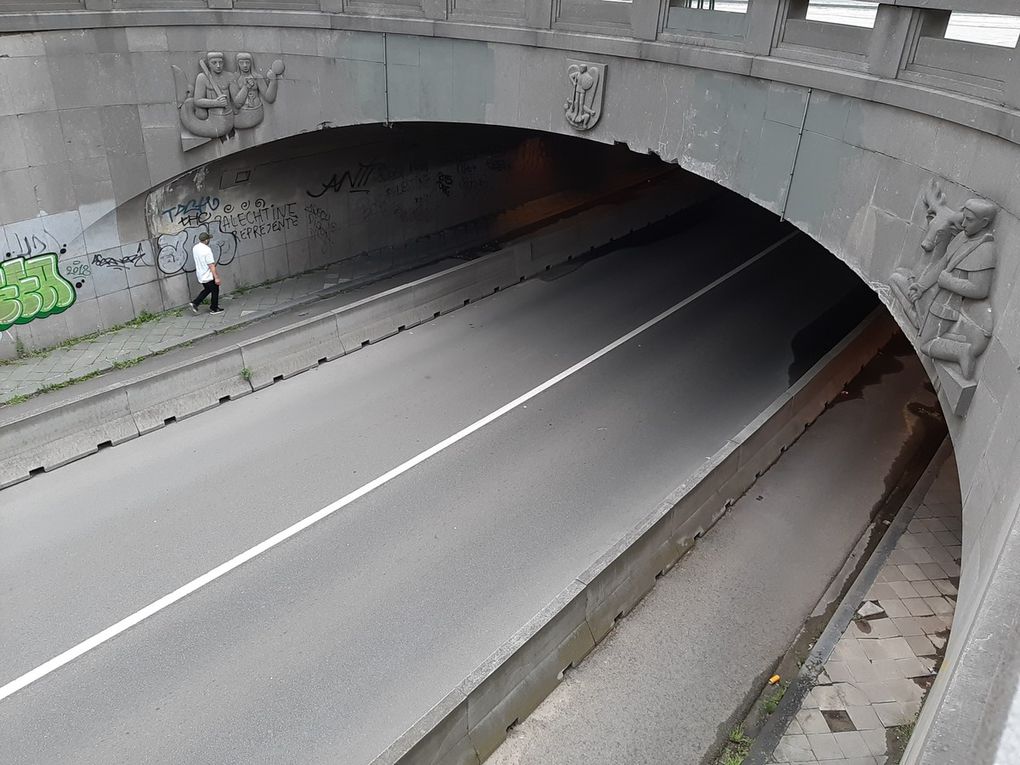 Sa création, décidée en 1948 pour la desserte ferroviaire de la Cité administrative de l'État, est confiée à l'architecte Maxime Brunfaut qui réalise l'ensemble dans le « style international fonctionnaliste de l'après guerre ». 