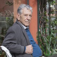 Amos Oz : le mythe tenace du sioniste libéral (Ben White)