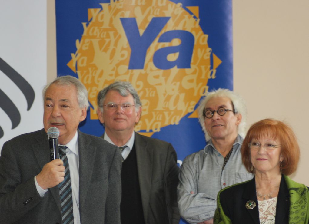 Photos de la signature de la Charte Ya d'ar Brezhoneg pour la ville de Nantes, le 6 avril 2013, dans la salle Aristide Briand de l'Hôtel municipal Rosmadec