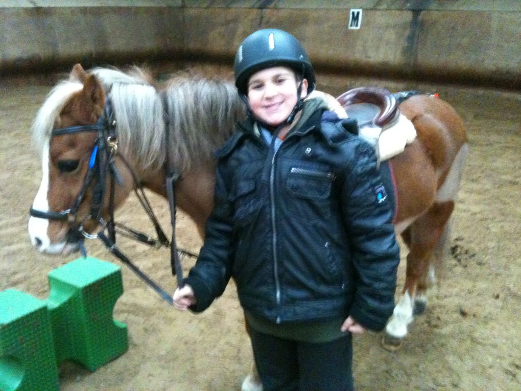 Les élèves de l'école Louise Michel et leurs poneys...