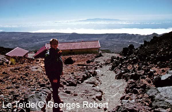 Le Teïde (3718m) sur l'ïle de Ténérife aux Canaries est le plus haut sommet d'Espagne. Son ascension offre un point de vue sur des paysages époustouflants.. A vos baskets !