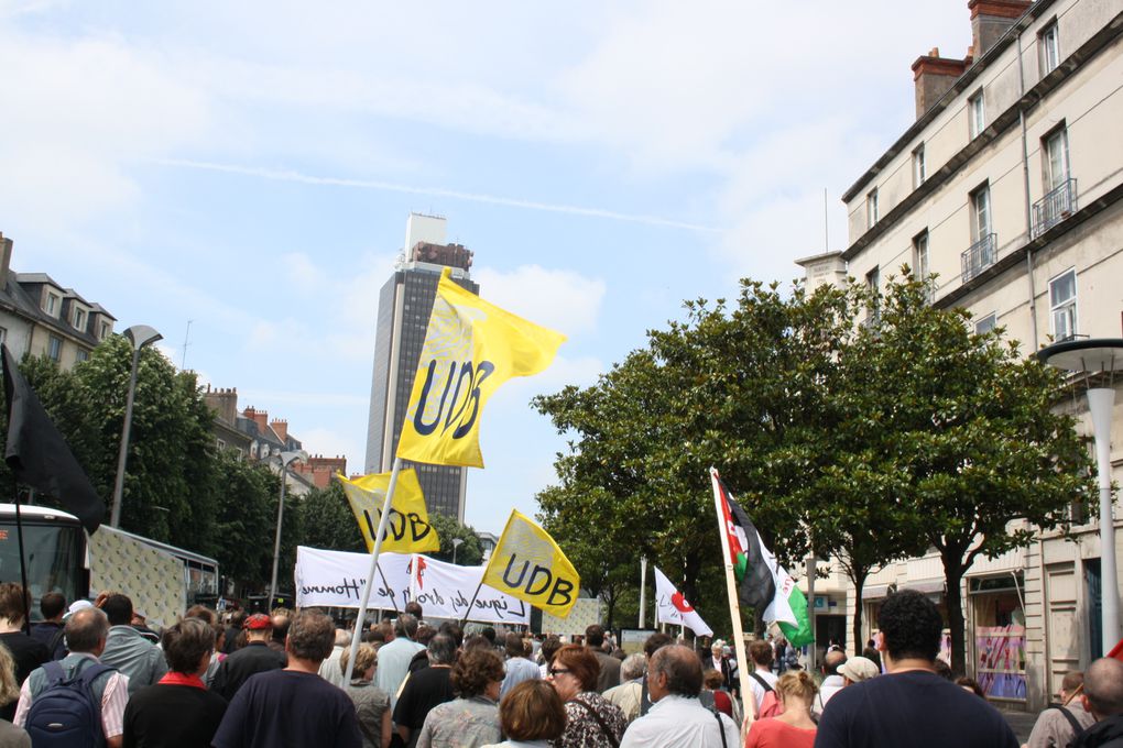 Vues de la manifestation contre le blocus israélien de Gaza, à Nantes, le 12 juin 2010. Avant et pendant, dans les rangs de l'UDB ...et partout !