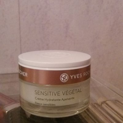 Crème hydratante Sensitive végétale de chez Yves Rocher 