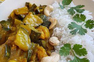 Curry de concombre chaud aux noix de cajou