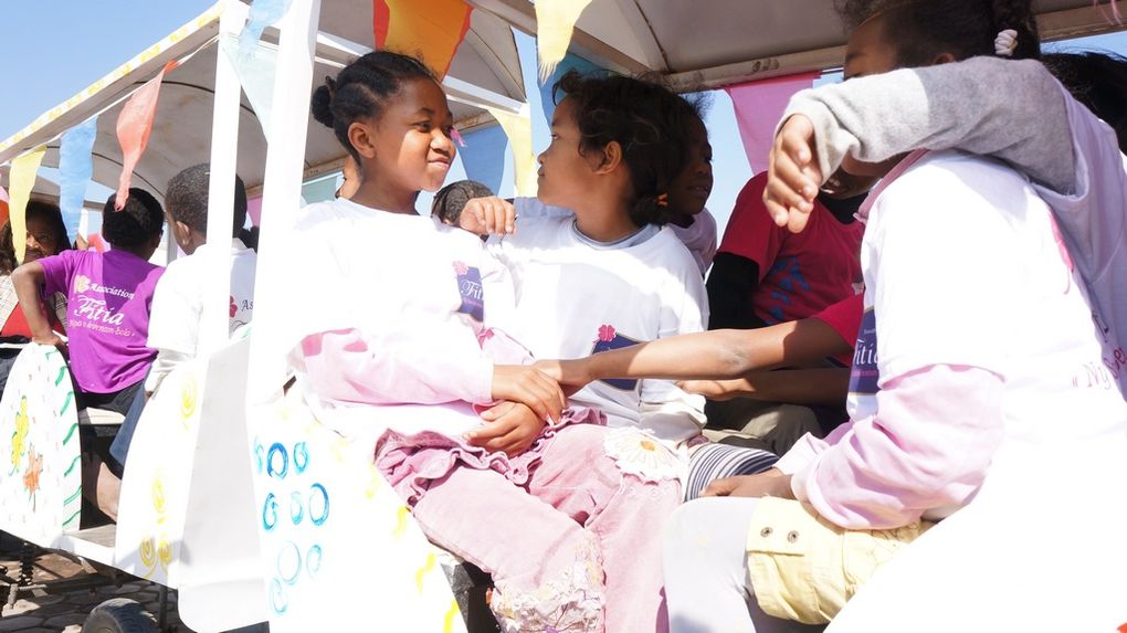 Journée récréative pour 70 élèves malentendants du SMM ADSF et de l'AKA.MA, grâce à l'association Fitia de Mialy Rajoelina. Photos: Harilala Randrianarison