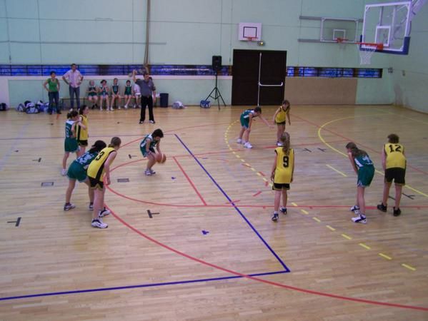 Match hyper serré, suspense insoutenable, public en folie, revivez en images la 1/2 finale des benjamines contre bizanos en 2007