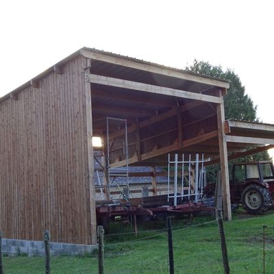 Le bardage du hangar top départ !