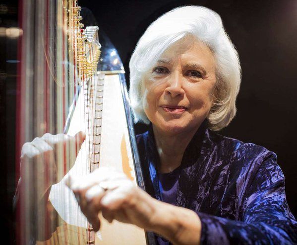 Harpist : Catherine Michel