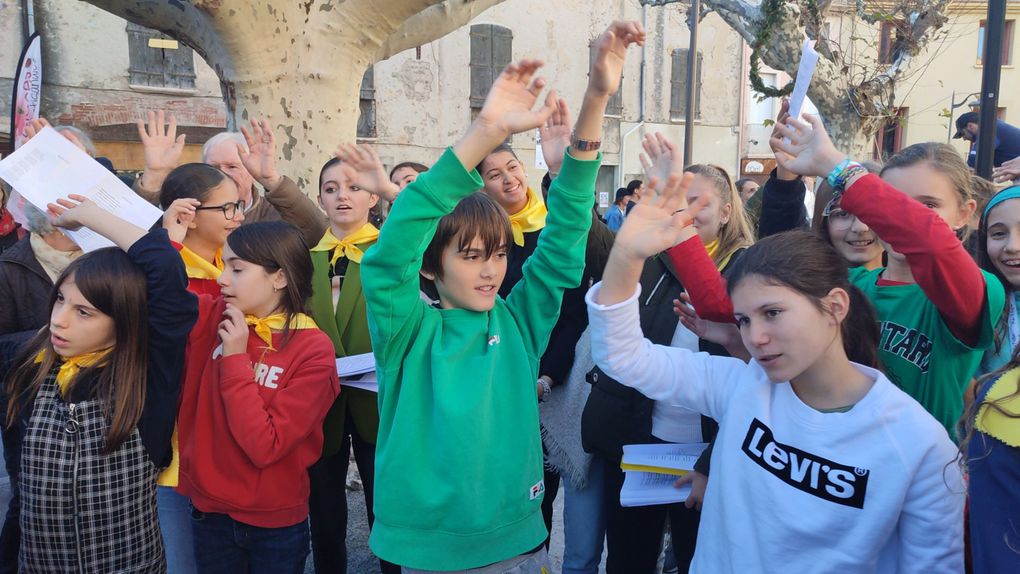 Els alumnes que aprenen català a Prada homenatgen Pompeu Fabra amb danses i cançons!