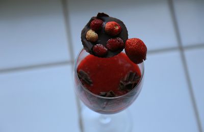 Verrine de Fraises de Plougastel au Poivre de Timut, Pavé de chocolat aux Fraises des Bois et Piment d'Espelette